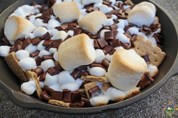 cast iron skillet filled with s'more nachos