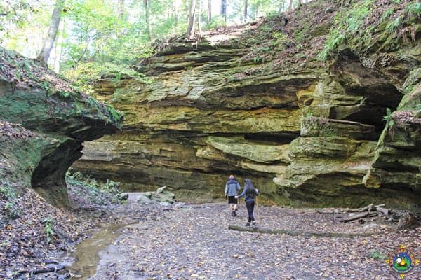 2 people hiking on Trail 6 at Turkey Run State Park